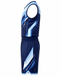 Ensemble short et maillot de basketball personnalisé par sublimation, col en V, manches courtes, couleur unie, anti-humidité, respirant, tenue de sport pour adultes - Product Image 2