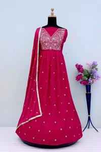 Traje Salwar de Alta Calidad Vichitra Blooming con Bordado Pesado en Viscosa, Hilos Múltiples, Zari y Lentejuelas - Product Image 4