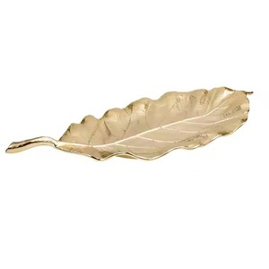 Bandeja Decorativa con Hoja de Ginkgo Dorada, Diseño Moderno de Planta en Latón, Forma Irregular, Pieza Única - Product Image 3