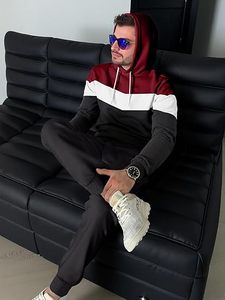 Conjuntos Deportivos de Moda Urbana al por Mayor, Sudadera con Capucha y Pantalones Deportivos para Hombre y Mujer con Logotipo Personalizado, Proveedor de Ropa de Moda - Product Image 3