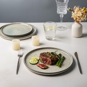 Ensemble d'assiettes et de bols en céramique Olive Glow, finition rustique lisse, design empilable durable, idéal pour les dîners familiaux modernes - Product Image 3