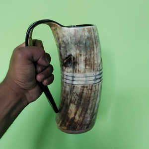 Chope à bière artisanale en corne de bœuf naturelle, style viking, finition rustique, pour boissons médiévales, au meilleur prix - Product Image 6
