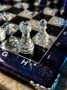 Belladec – Nouvel ensemble d'échecs de luxe en résine fait main avec plateau décoratif artistique pour la décoration intérieure et le design sportif - Product Image 5