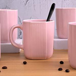 ชุดแก้วกาแฟเซรามิกสีชมพูอ่อน 6 ใบ ใช้กับไมโครเวฟได้ ดีไซน์น่ารักสไตล์นอร์ดิก ลายดอกไม้เคลือบเงา - Product Image 4
