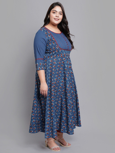 Blue Cotton Pintucks Anarkali Kurti With Floral <b>Print</b> Round Neck And Three Quarter Sleeves For Plus Size Women's Wear - Product Image 2