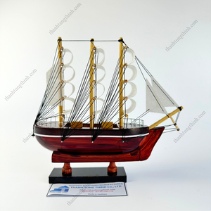 Modèle de bateau miniature en bois fait main avec voiles et mât, fabriqué au Vietnam - Product Image 5