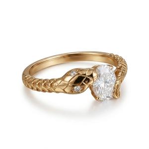 Anillo de Serpiente de Oro Sólido de 14K con 0.75ct de Diamante Cultivado en Laboratorio, Banda Texturizada con Diseño Único Inspirado en Reptiles - Product Image 3