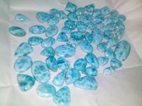 Larimar bleu marine naturel, cabochon, vente en gros pour la fabrication de bijoux, pierres précieuses d'origine éthique, vibrations énergétiques positives.