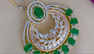 Hermoso diseño, conjunto de colgantes con acabado dorado con pendientes para mujeres y niñas, colecciones de ropa de boda para fiestas - Product Image 3