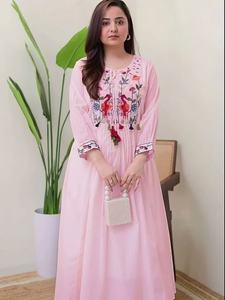 Robe décontractée traditionnelle rose en coton brodé pour femme, longueur genou, séchage rapide, style Inde Pakistan, coupe régulière, été - Product Image 3