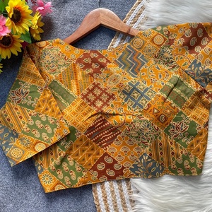 Blusa Tradicional Corta de Algodón Puro Premium Ajrakh con Bordado Tejido a Mano y Forro de Algodón Indio Cómodo - Product Image 2