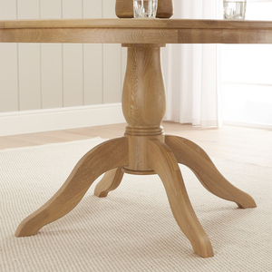 Mesa de Comedor Redonda Tradicional Kalila Hecha de Madera de Teca Sólida con Acabado Natural para Uso en Interiores - Product Image 5