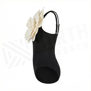 Ensemble de yoga 2 pièces imprimé papillon bleu avec finition dorée, body à col en V profond et jupe portefeuille longueur genou - Product Image 3