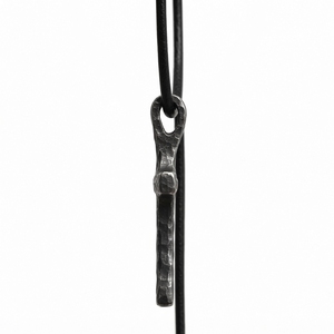 Collier en acier au carbone forgé à la main, pendentif rustique fait main avec artisanat traditionnel de forgeron, bijoux de style vintage - Product Image 3