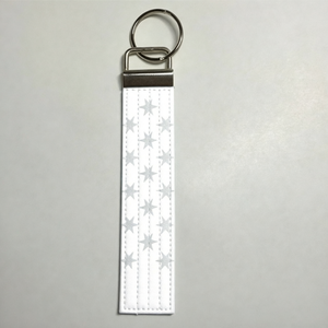 Llavero con diseño de estrella blanca, con anillo de metal, correa de poliéster duradera, diseño impreso - Product Image 1