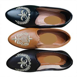 Hecho EN LA India Artesanías de cuero Zapatos tradicionales Precios baratos Zapatos de hombre de estilo rural de moda Precios al por mayor - Product Image 3