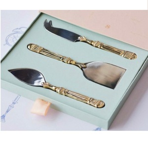 Nouvel arrivage : Ensemble de couverts en acier inoxydable au design attrayant, avec outil à fromage à manche doré - Product Image 1