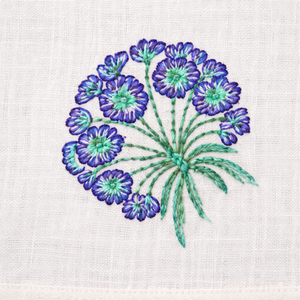 Serviette de table en coton écologique brodée à la main, réutilisable, douce, avec un design floral élégant pour la maison, le restaurant et les dîners - Product Image 4