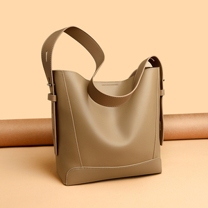 Bolso Bandolera Retro de Gran Capacidad para Mujer, Bolso Bandolera de Cuero con Cierre de Cremallera, Moderno y Apto para Todas las Temporadas - Product Image 4