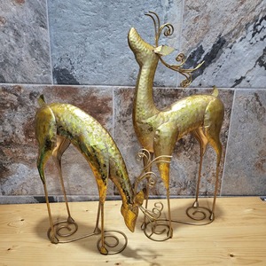 Élégante figurine de renne dorée, décoration de Noël élégante pour la maison et les cadeaux, figurine de table en provenance d'Inde - Product Image 1