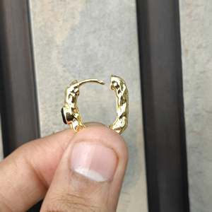 Pendientes de aro pequeños al por mayor con gemas de labradorita, piedra lunar y ónix de corte ovalado, chapados en oro de 18k con textura fundida, joyería para mujer - Product Image 6