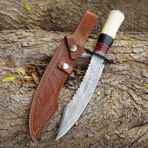 Couteau à lame fixe artisanal en acier Damas, lame pointue, manche en os, entretoise en résine rouge, pour la chasse, le camping et les activités de plein air - Product Image 6