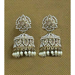 Pendientes antiguos de perlas Jhumki con elegante revestimiento Mehndi - Product Image 1
