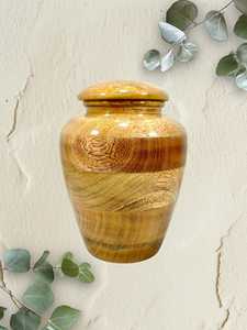 Urne funéraire en bois naturel avec finition artisanale décorative pour hommage commémoratif, cendres de crémation et présentation significative à la maison - Product Image 6