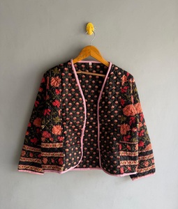 เสื้อแจ็คเก็ตผ้าฝ้ายลายดอกไม้สำหรับผู้หญิง แบบสองด้าน ทำมือ ติดกระดุมด้านหน้า เสื้อคลุมฤดูหนาวแบบสั้น ของขวัญสำหรับเธอ - Product Image 1
