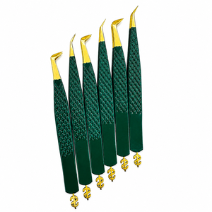 Ensemble de pinces à sourcils professionnelles à pointe dorée et inclinée, en acier inoxydable, kit de pinces à volume, durables et écologiques - Product Image 1