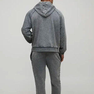 Fournisseur de sweats à capuche personnalisés avec strass, sweat à capuche en tissu durable avec design orné de pierres, idéal pour les labels de mode - Product Image 4