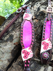Ensemble de têtière et de peitorale pour cheval en cuir western rose de qualité supérieure avec conchos anciens et motif de cartes de poker, fait main - Product Image 3