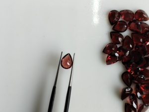 Granat rouge naturel 8x6MM taille poire, pierre précieuse de qualité supérieure pour la fabrication de bijoux - Product Image 2