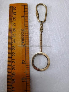 Llavero de lupa de latón con acabado antiguo Diseño de metal duradero a precio económico - Product Image 4