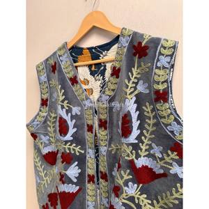 Chaleco de terciopelo indio Suzani con bordado floral hecho a mano, chaleco para mujer, ropa de fiesta. - Product Image 4