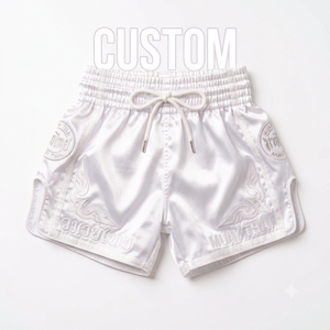 Shorts de Muay Thai personnalisés en satin de style thaïlandais traditionnel avec logo brodé, extensibles, 100% polyester, fournisseur d'usine - Product Image 1