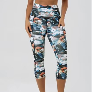 Leggings Capri de yoga taille haute pour femmes avec poches, contrôle du ventre, non transparents, pour l'entraînement et la course à pied - Product Image 1