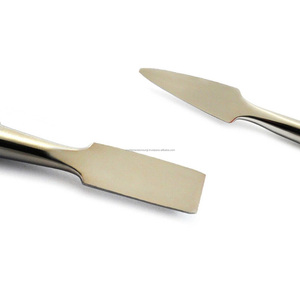 Empujador de Cutículas de Doble Punta de Acero Inoxidable Quirúrgico de Precisión Mundial con Empuñadura Moleteada, Herramienta de Manicura y Pedicura, Color Plata, Caja de Calidad - Product Image 2