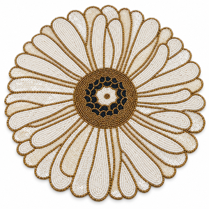 Set de table artisanal en verre perlé, motif marguerite or blanc, écologique, orné de pétales festonnés au centre |   Nappe de table florale élégante et luxueuse - Product Image 1