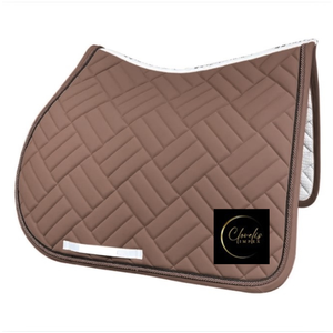 Tapis de selle de dressage haut de gamme pour l'équitation anglaise/western, en coton respirant, absorption des chocs, ajustement confortable, conception durable - Product Image 1