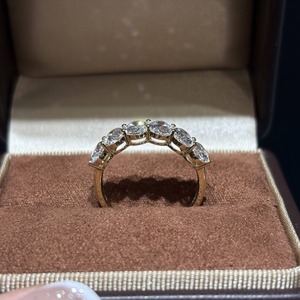 Anillo de Compromiso de Diamantes Cultivados en Laboratorio con Corte Ovalado, Certificado por IGI, Media Eternidad, Joyería Fina Personalizada - Product Image 1