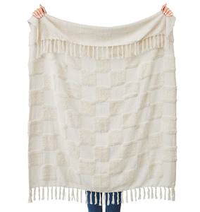 Manta de Algodón Hecha a Mano Estilo Boho con Borlas |   Manta Decorativa para Sofá |   Manta Ligera Tejida - Product Image 3