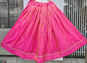 Lehenga Premium de Seda Lisa con Borde Dorado, Listo para Usar, Estilo Flare, Ropa Étnica Navratri para Mujer - Product Image 6