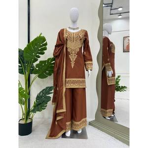 Ropa de Diseñador India y Pakistaní, Conjunto de Fiesta con Top y Pantalón con Dupatta, Estilo Elegante - Product Image 3