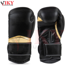 Gants de boxe en cuir artificiel avec logo personnalisé, couleur noir et or métallisé, ajustement ergonomique avec sangle de poignet sécurisée - Product Image 1