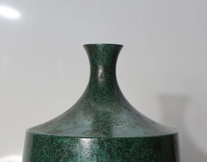 Vase décoratif moderne en fer forgé avec patine verte, fait main, texture en relief, pour plantes d'intérieur et d'extérieur, vente en gros - Product Image 3