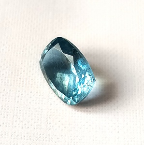 Aigue-marine naturelle taille émeraude et taille coussin 8x11.4x6mm, pierre précieuse en vrac pour la fabrication de bijoux, 3.55 carats, bleue avec jeu de couleurs - Product Image 3