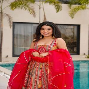 Robe Anarkali en soie organza imprimée numériquement VASTRA COTTAGE avec un grand ourlet, élégante écharpe en organza avec bordure en dentelle, robe de créateur - Product Image 5