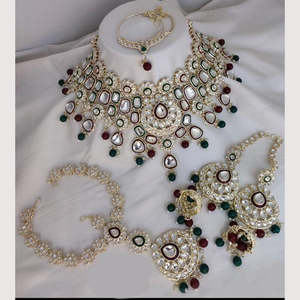 Ensemble de collier semi-nuptial en perles Kundan avec boucles d'oreilles en pierres précieuses - Bijoux fins - Product Image 1