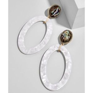 Boucles d'oreilles fantaisie en résine faites à la main de luxe pour femmes, finition brillante durable pour les fêtes et les mariages, accessoires de mode en cristal - Product Image 4